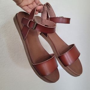 Universal Threads Nyla sandals, cognac, size 7